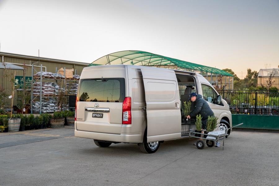  Toyota Hiace SLWB Van with Option Pack 2019 года  (AU) (фото 3 из 5)